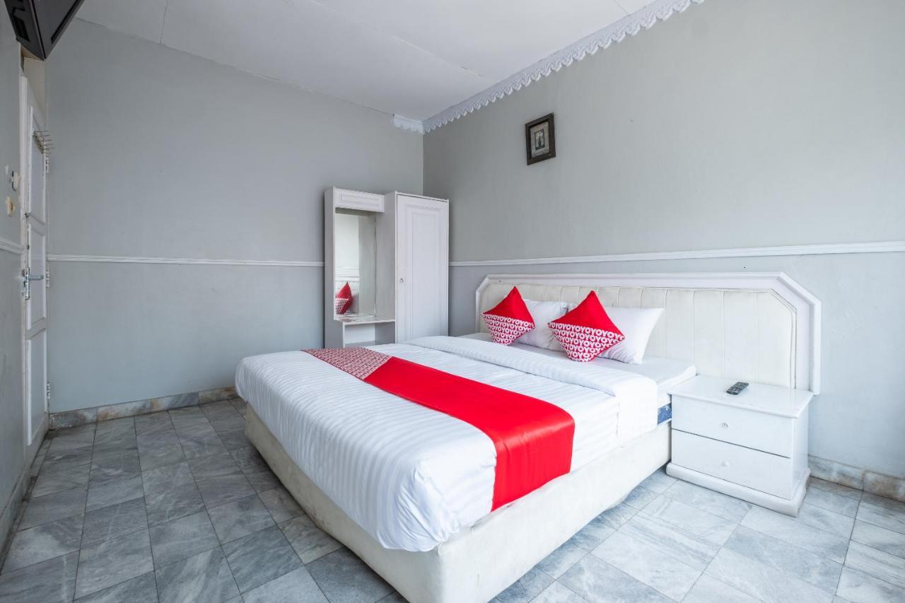 Oyo 1444 Patradissa Stasiun Bandung Hotel Ngoại thất bức ảnh